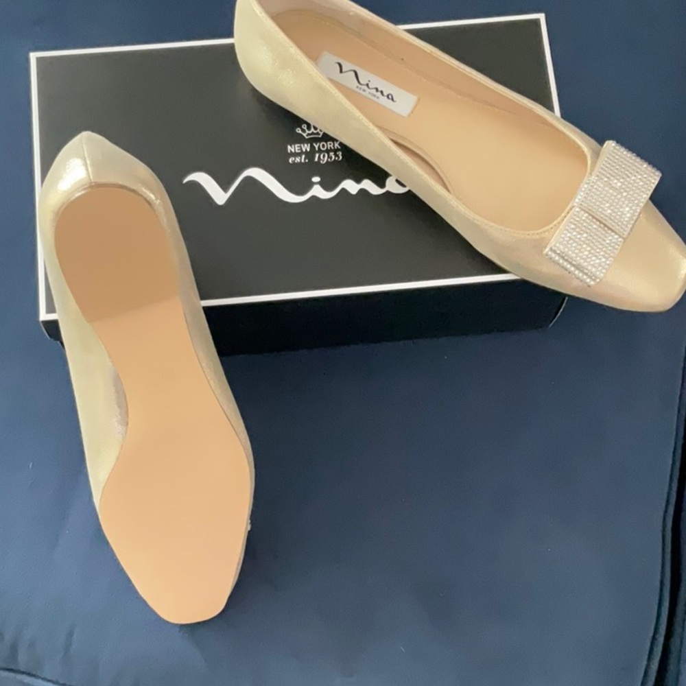 Nina gold flats, never worn